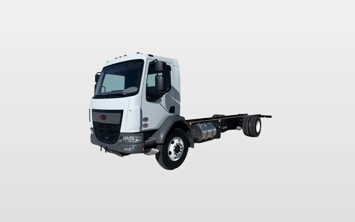 2025 Peterbilt 220EV — photo 1