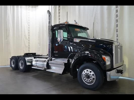 2027 Kenworth T880