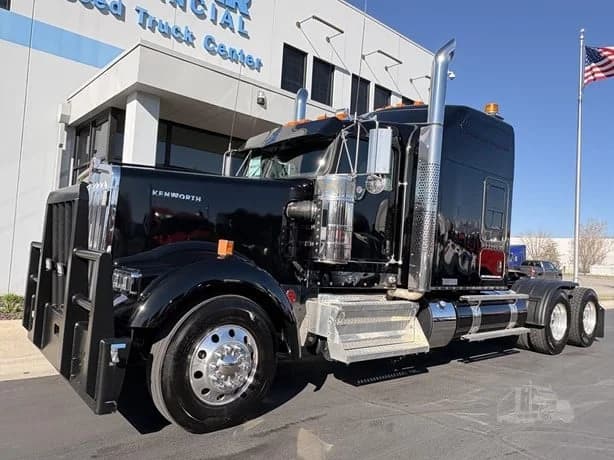 2025 Kenworth W900