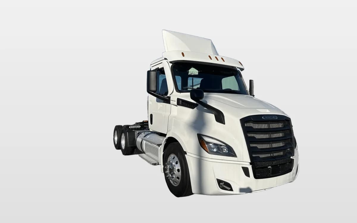 2025 Freightliner Cascadia — photo 1