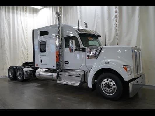 2027 Kenworth W990