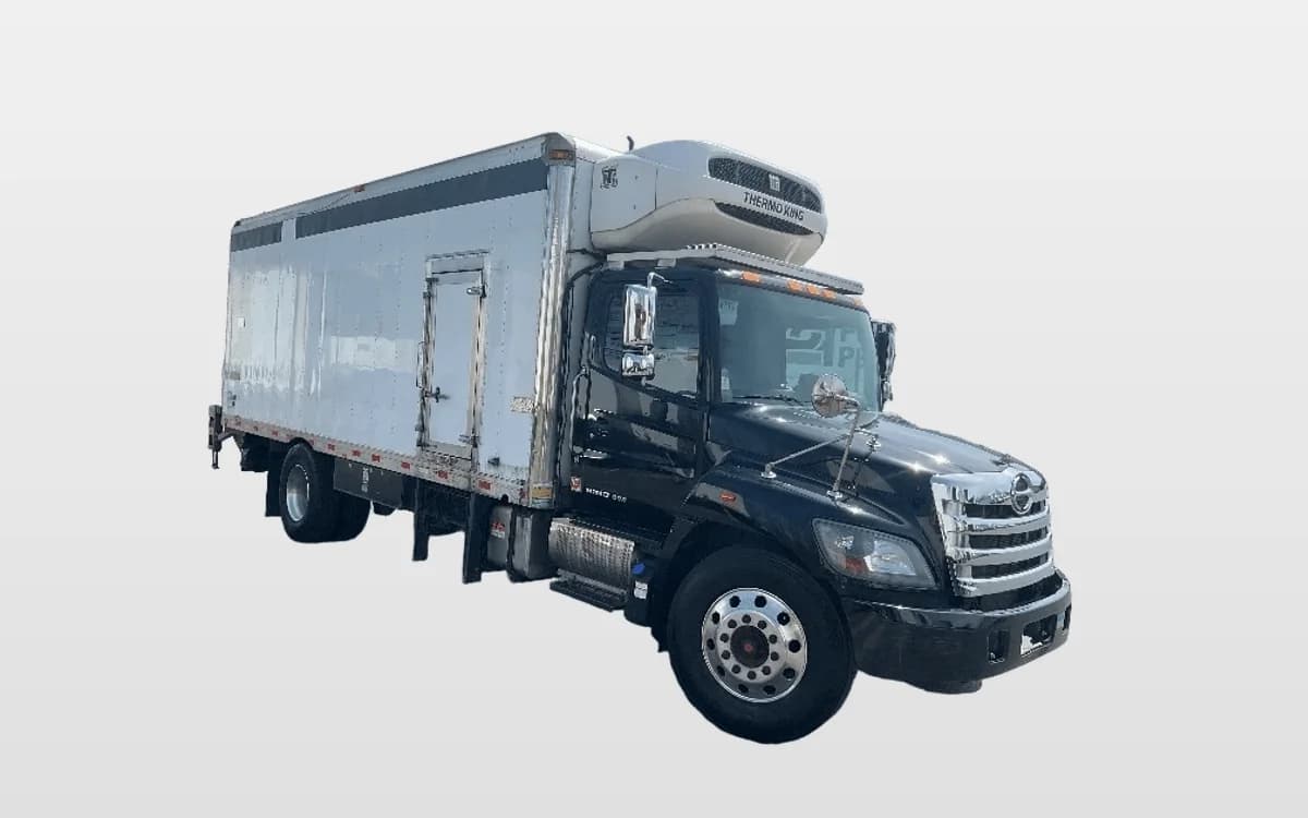 2019 Hino 338 — photo 1