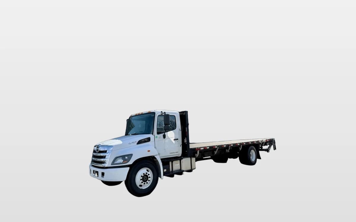 2019 Hino 268 — photo 1