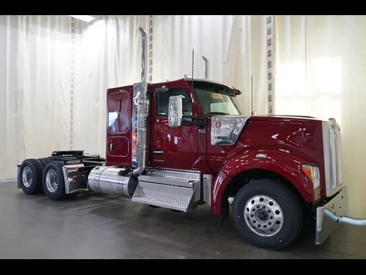 2027 Kenworth W990