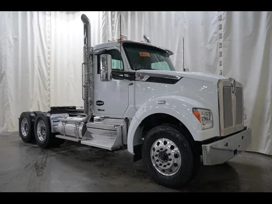 2027 Kenworth T880