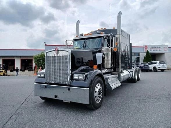 2025 Kenworth W900