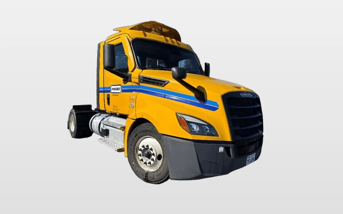 2022 Freightliner Cascadia — photo 1