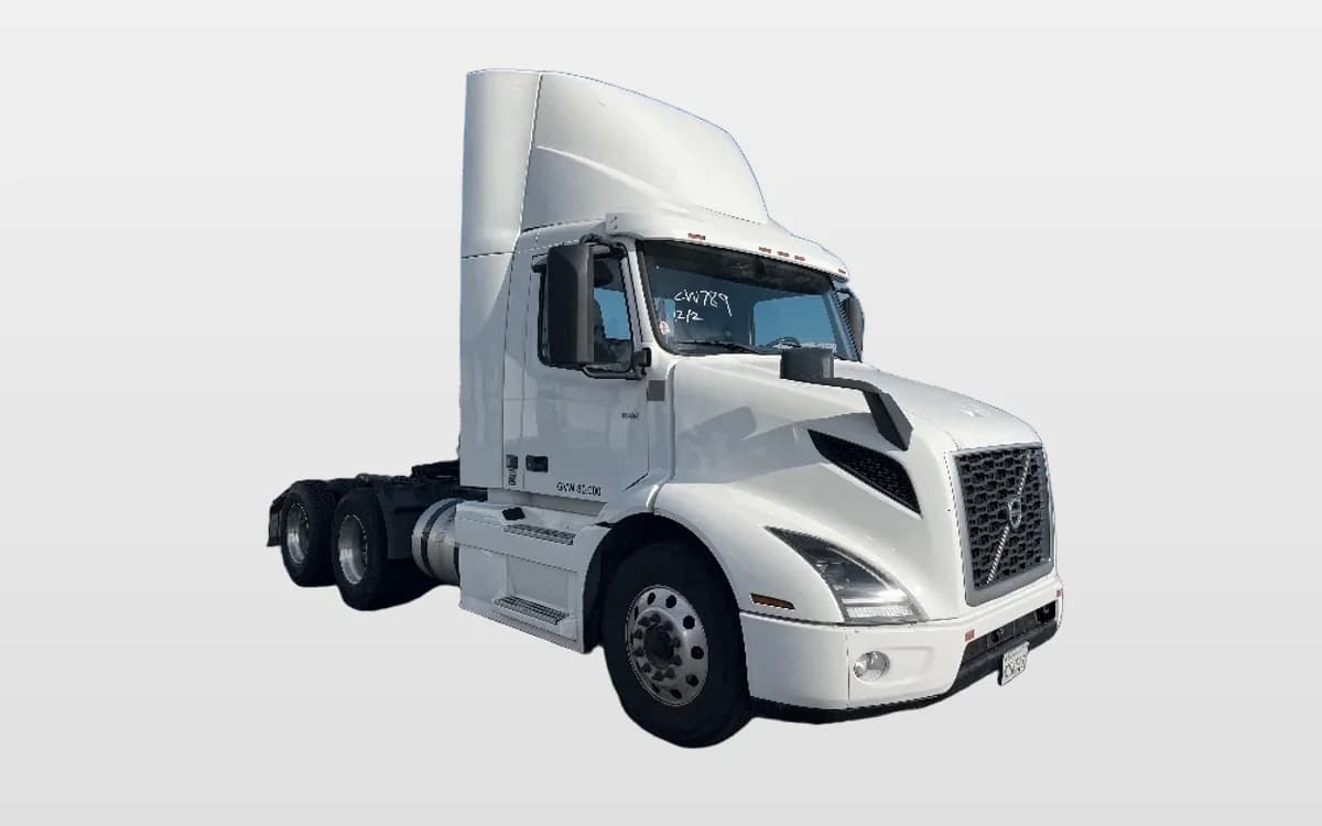 2020 Volvo VNR 640 — photo 1