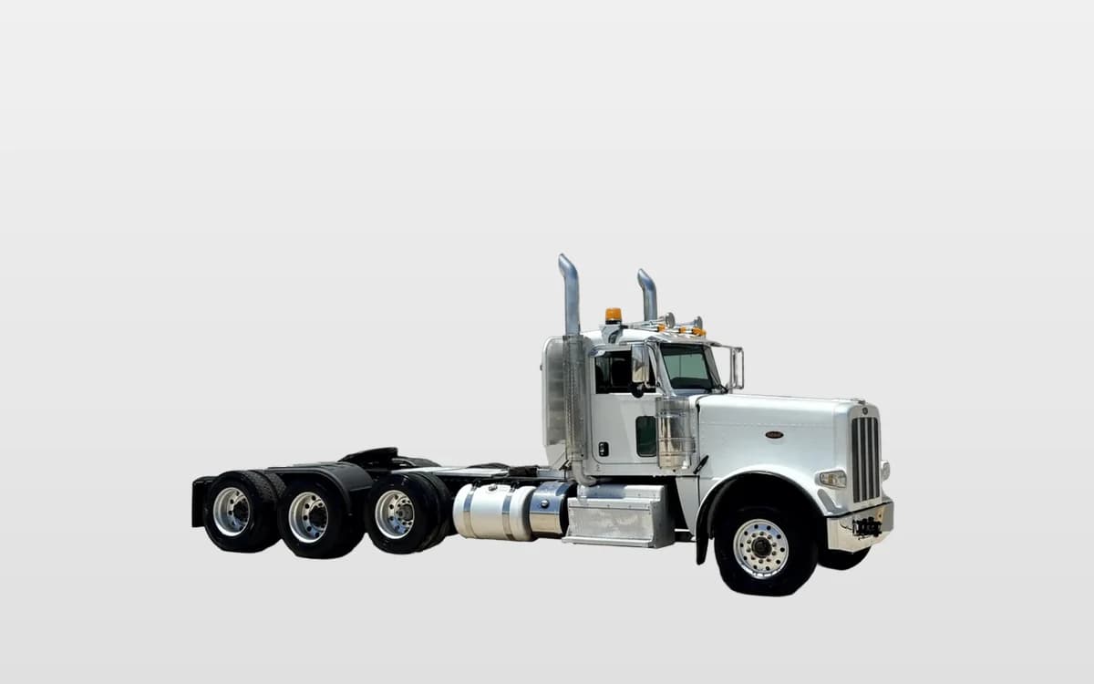 2015 Peterbilt 389 — photo 1