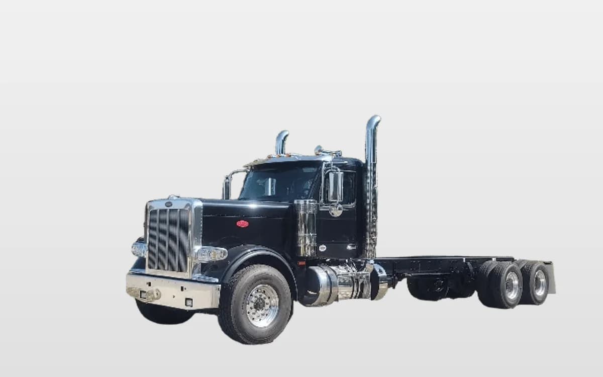 2025 Peterbilt 589 — photo 1