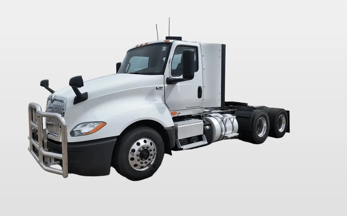 2018 International LT — photo 1