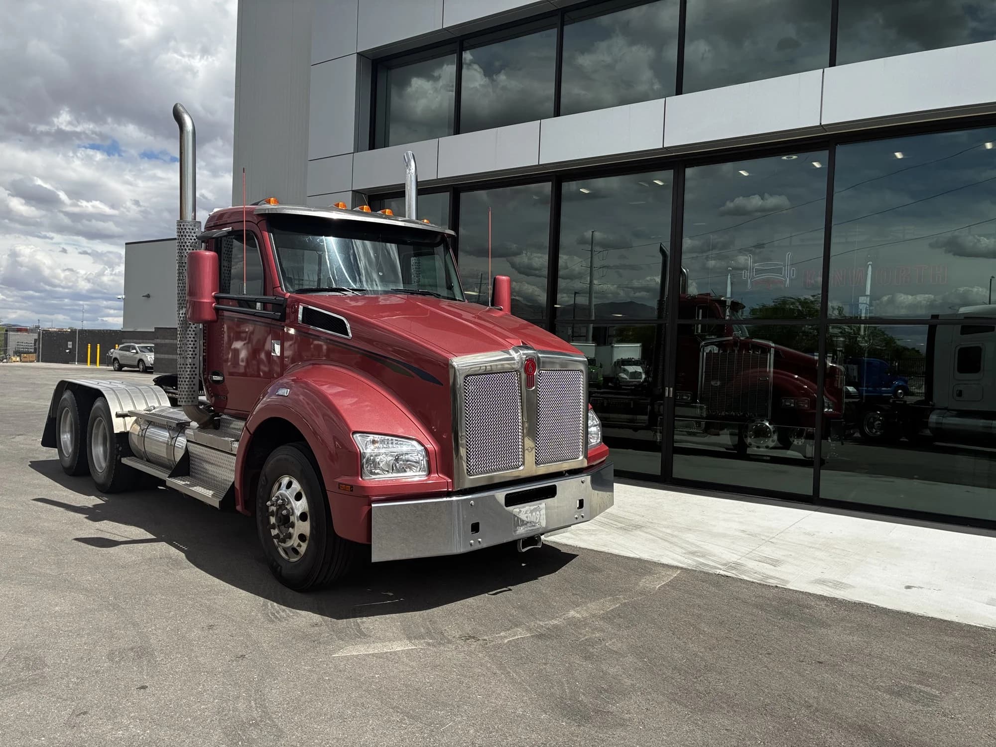 2024 Kenworth T880