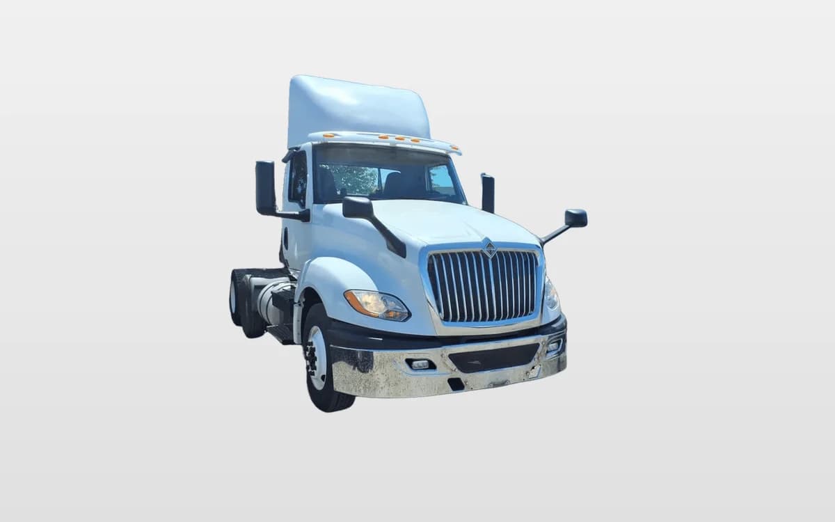 2018 International LT — photo 1