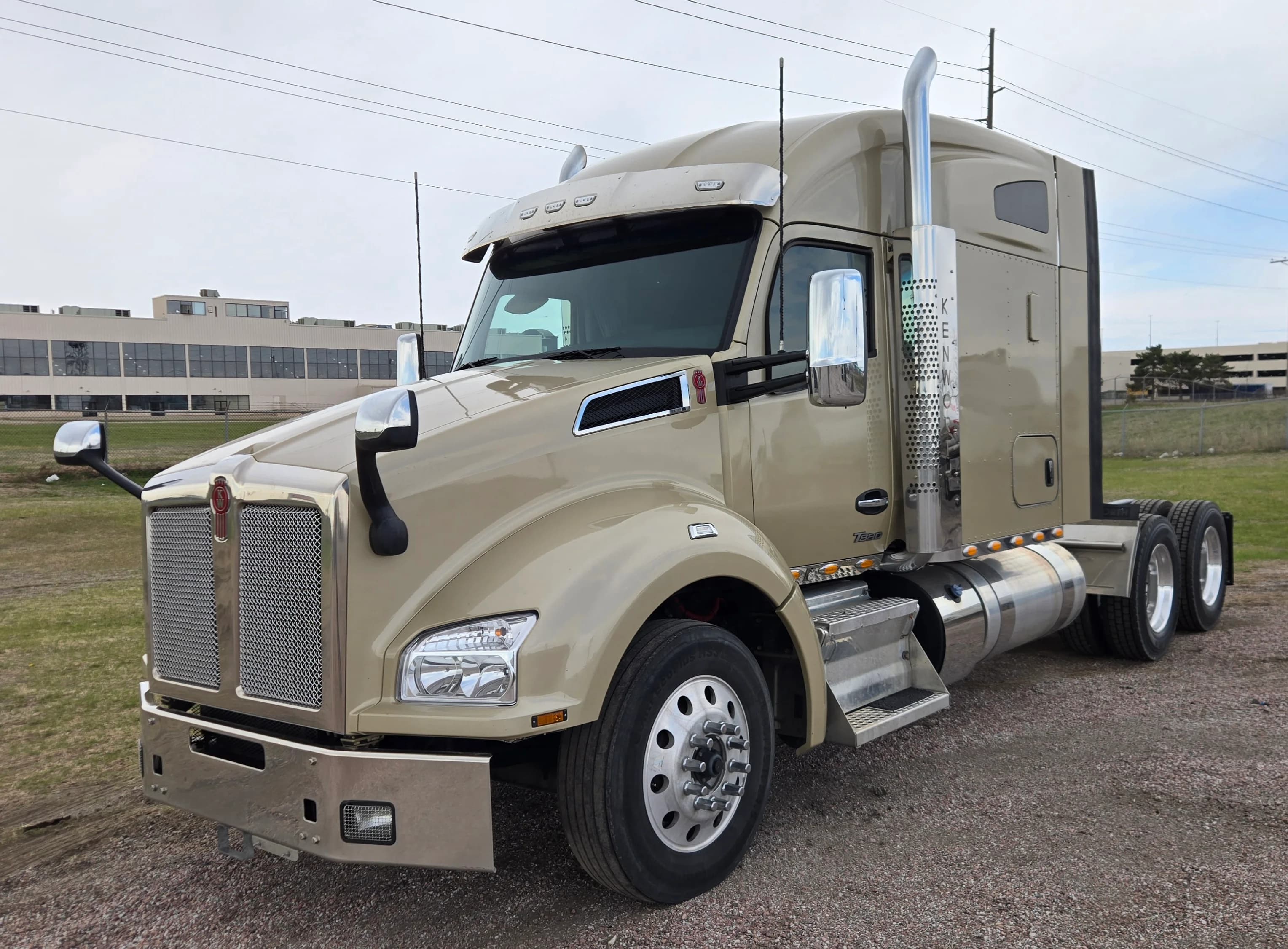 2023 Kenworth T880