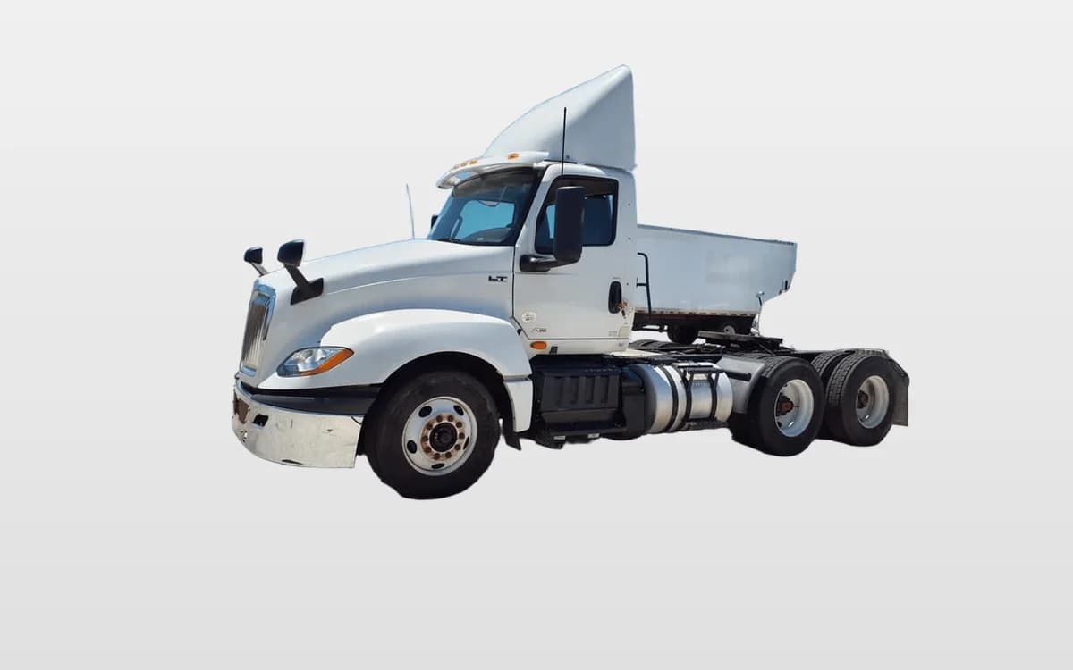 2019 International LT — photo 1