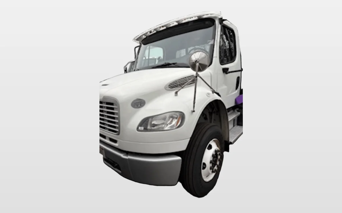 2015 Freightliner M2 106 — photo 1