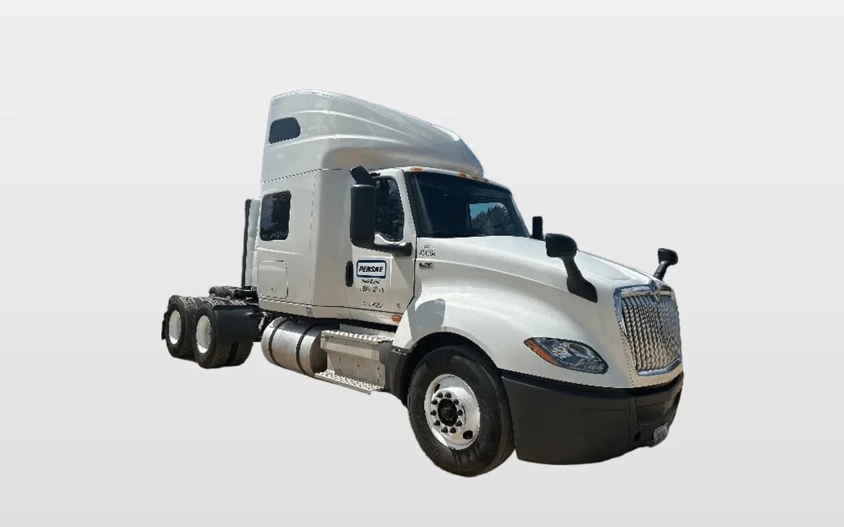 2022 International LT — photo 1