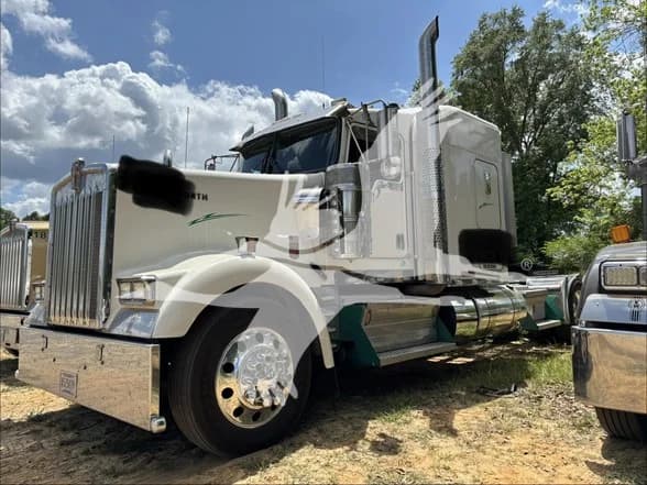 2024 Kenworth W900