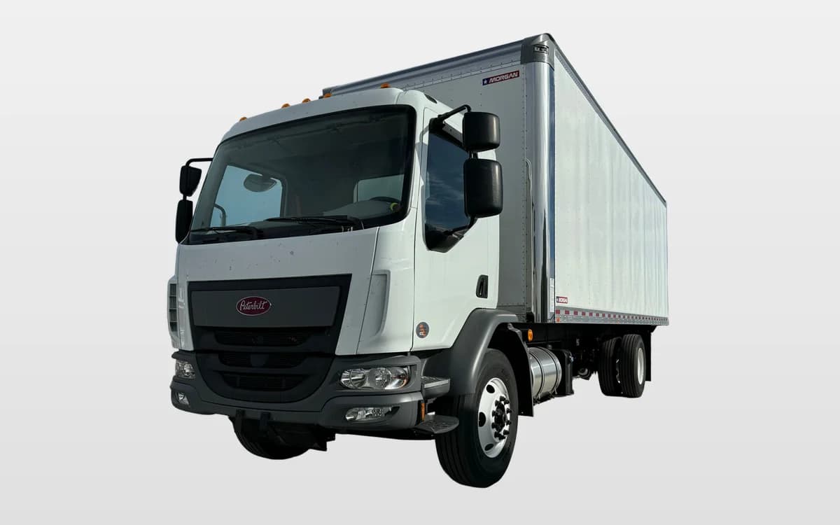 2024 Peterbilt 220EV — photo 1