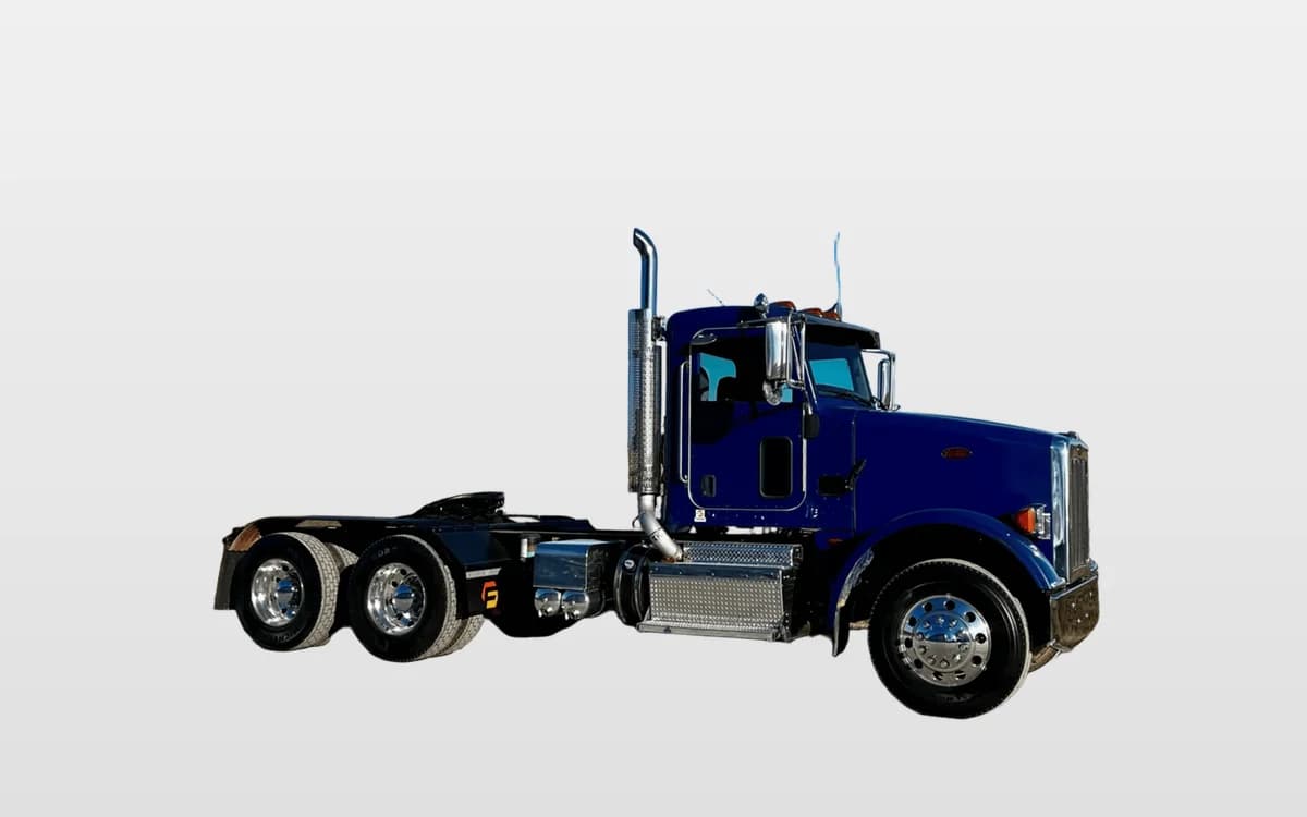 2015 Peterbilt 365 — photo 1