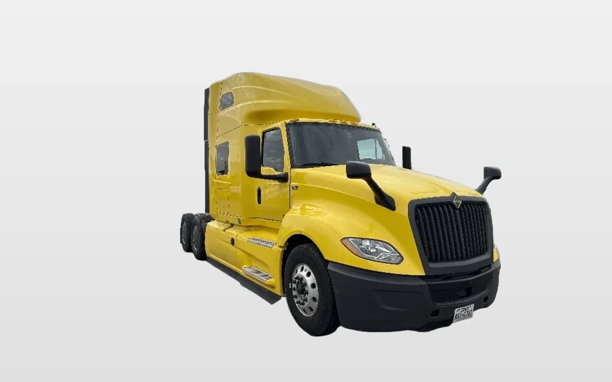 2022 International LT — photo 1