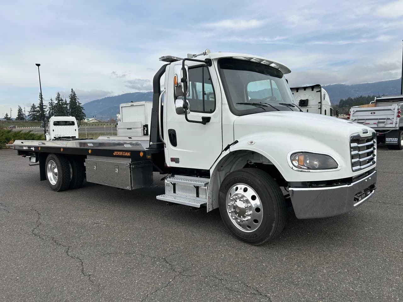 2024 Freightliner M2 106