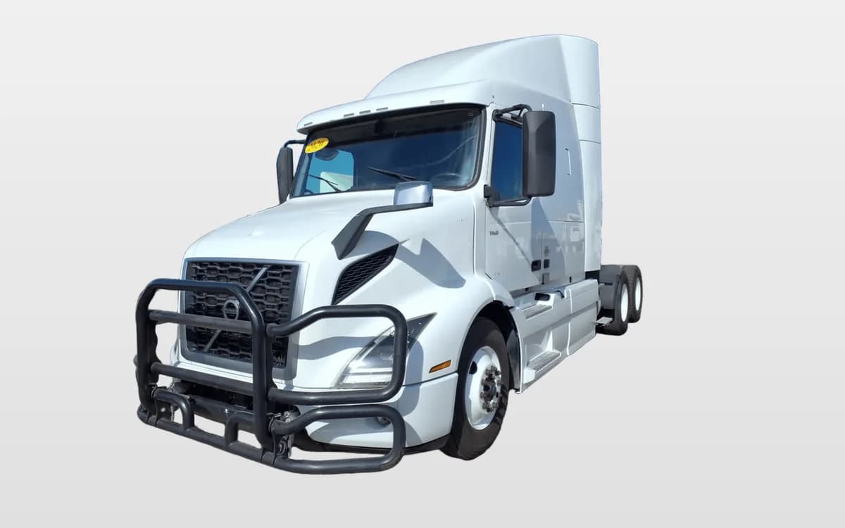 2020 Volvo VNR 640 — photo 1