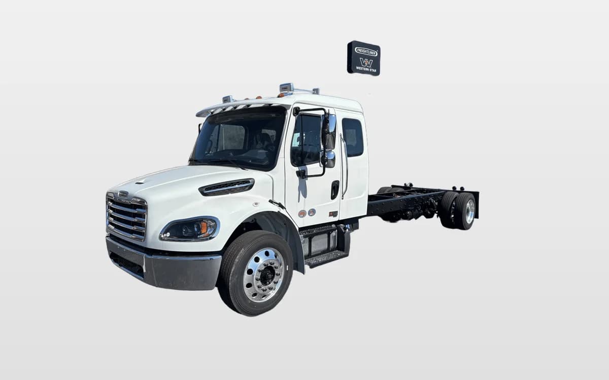 2025 Freightliner M2 106 — photo 1