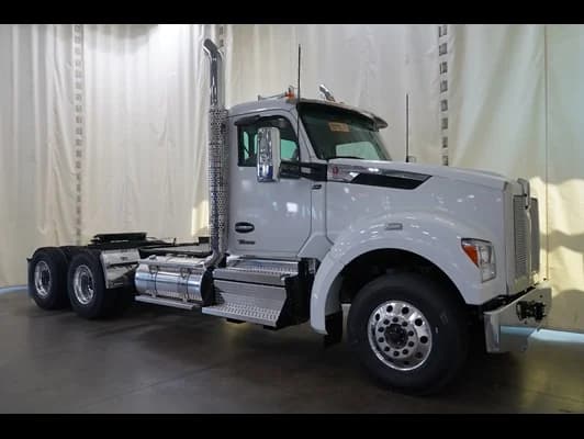 2027 Kenworth T880