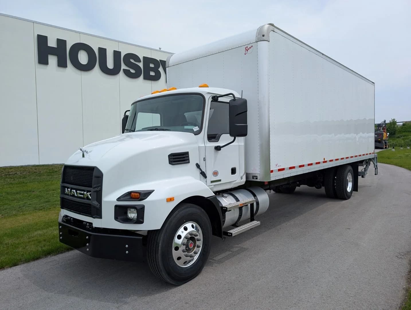 2026 MACK MD6 - NEW TRUCKS BOX TRUCK