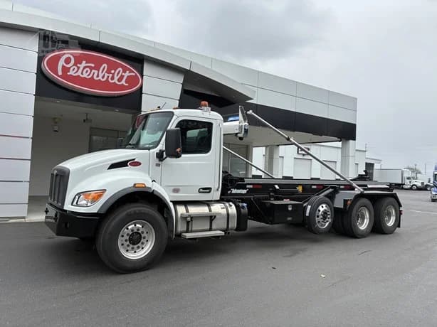 2025 Peterbilt 548