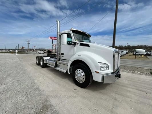 2025 Kenworth T880