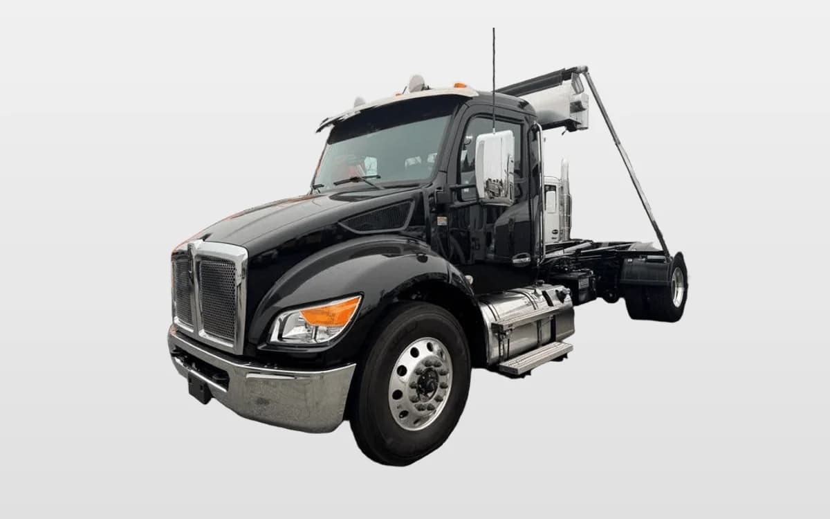 2025 Kenworth T280 — photo 1