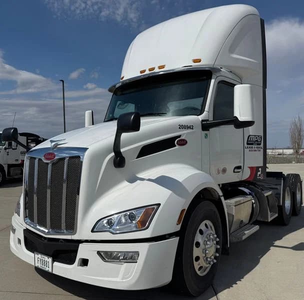 2025 Peterbilt 579