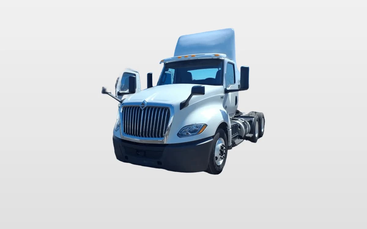 2018 International LT — photo 1