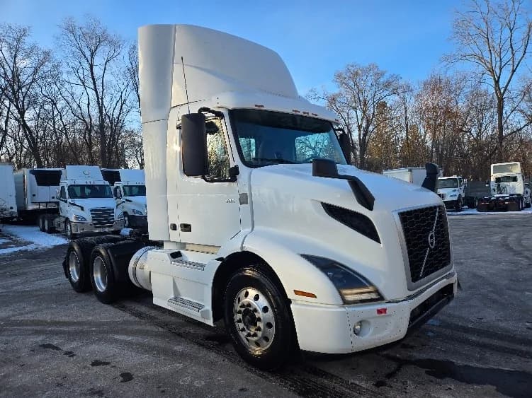 2021 Volvo VNR 640