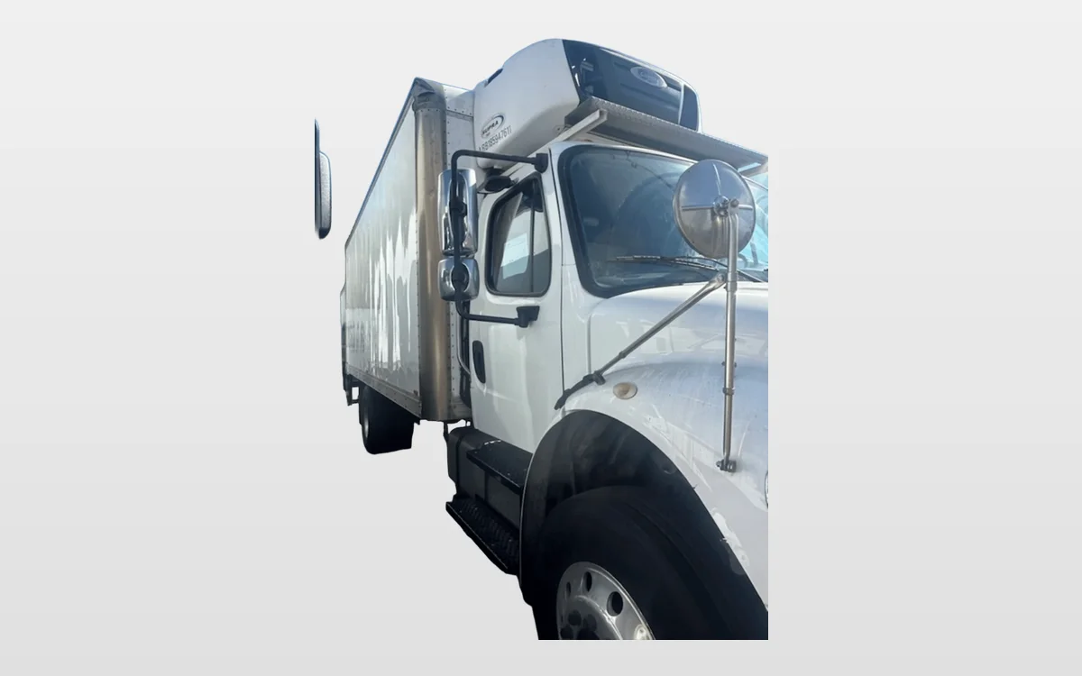 2018 Freightliner M2 106 — photo 1