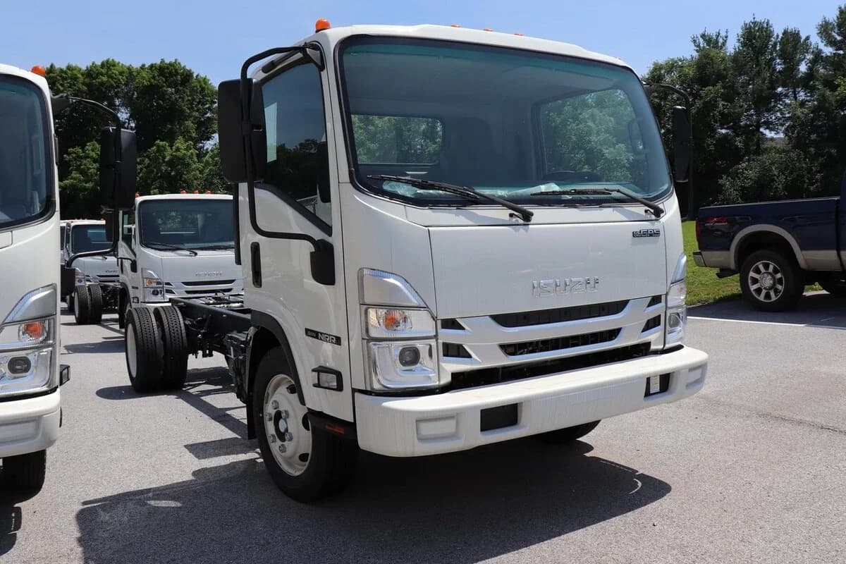 2025 Isuzu NRR