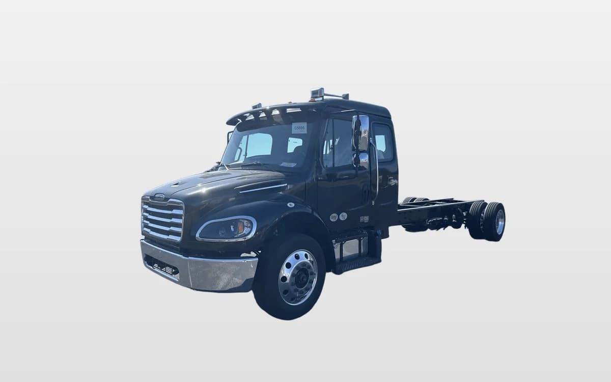 2025 Freightliner M2 106 — photo 1