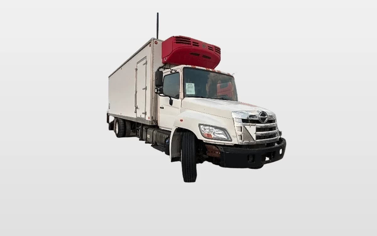 2011 Hino 338 — photo 1