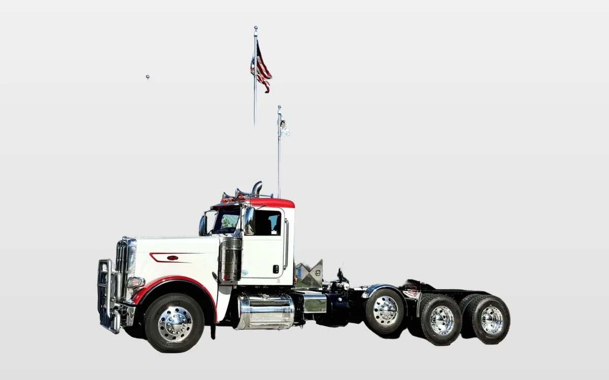 2023 Peterbilt 389 — photo 1