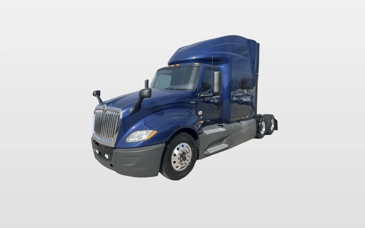 2022 International LT — photo 1