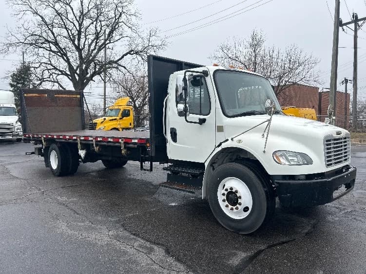 2018 Freightliner M2 106