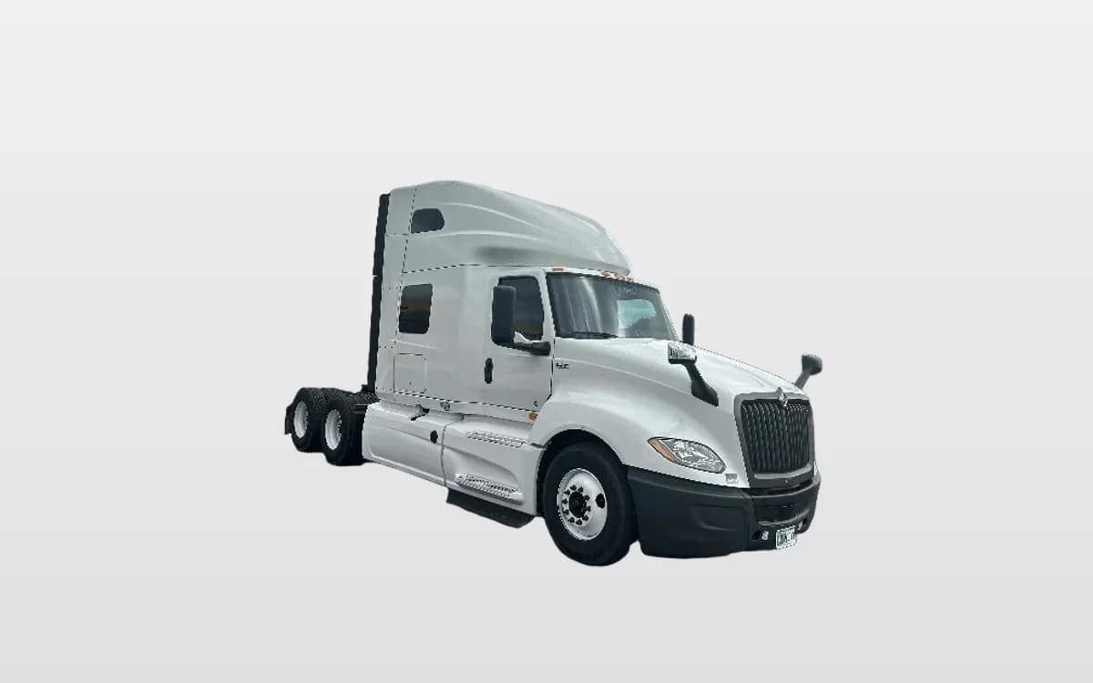 2022 International LT — photo 1