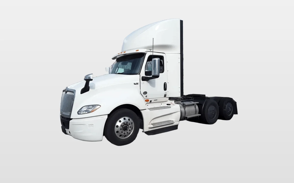 2022 International LT — photo 1