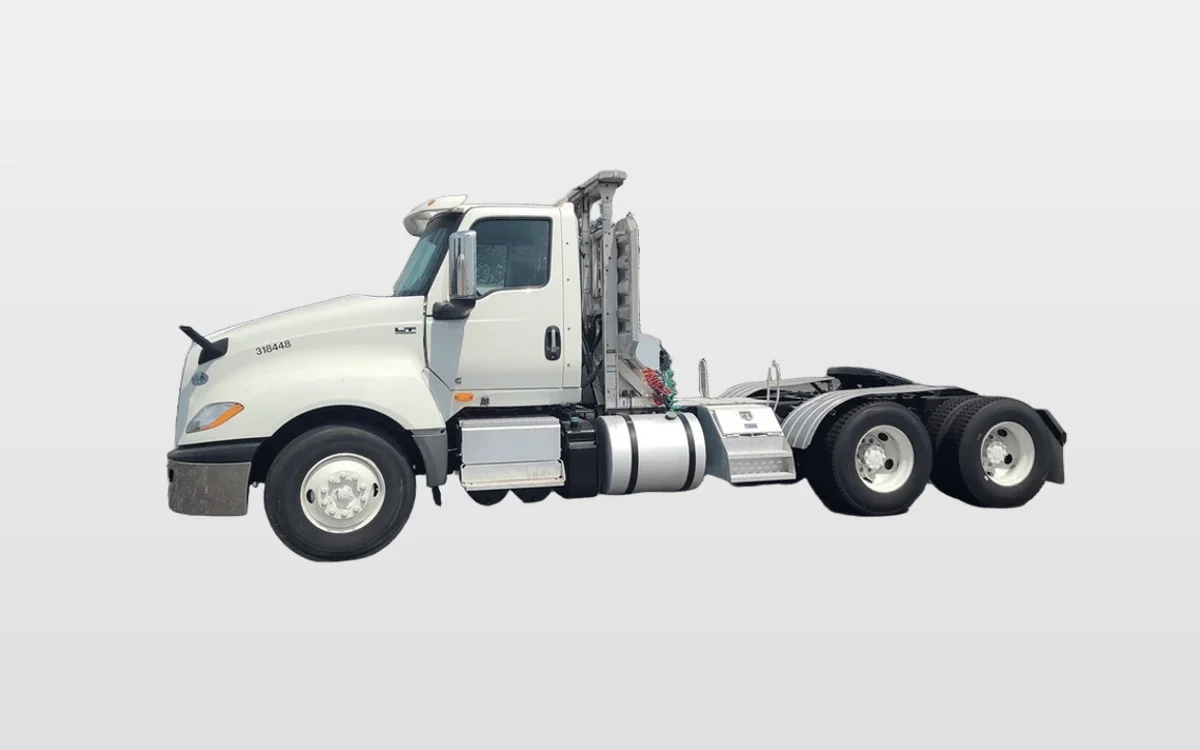 2018 International LT — photo 1