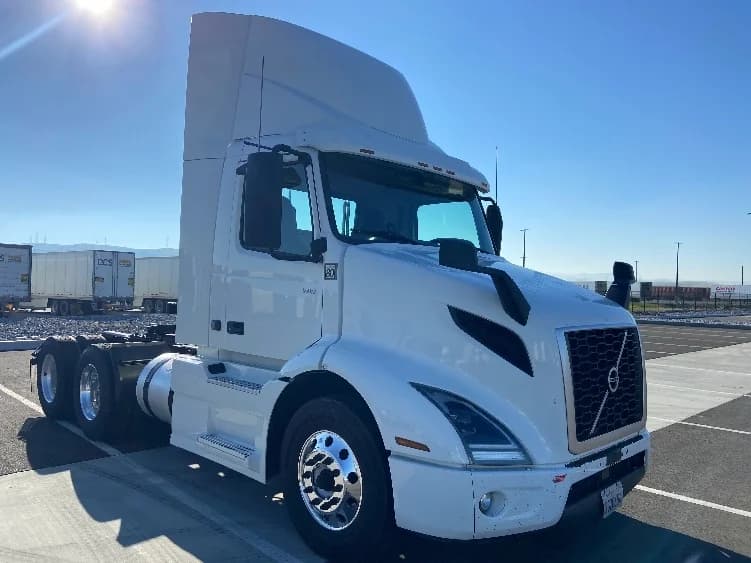 2021 Volvo VNR 640