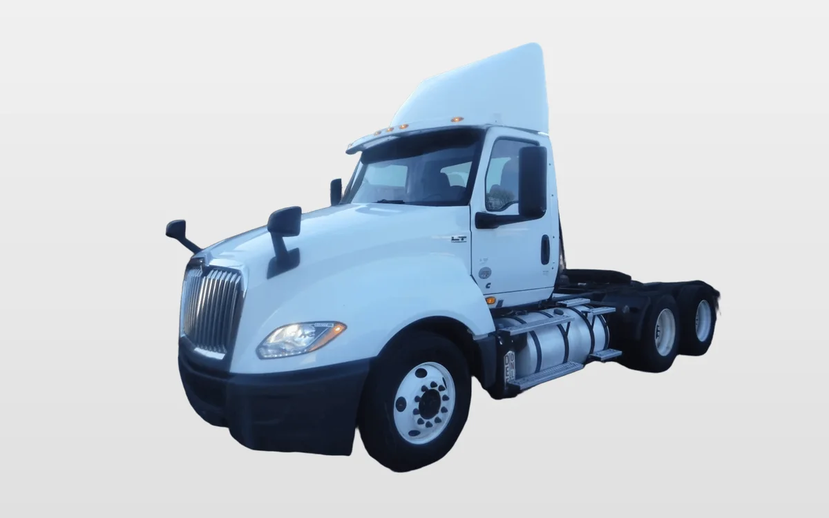 2019 International LT — photo 1