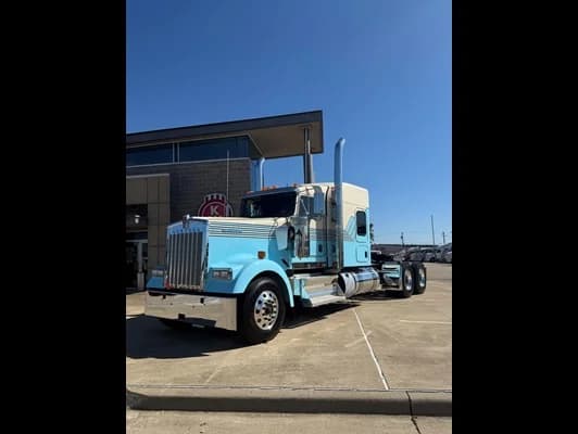 2026 Kenworth W900