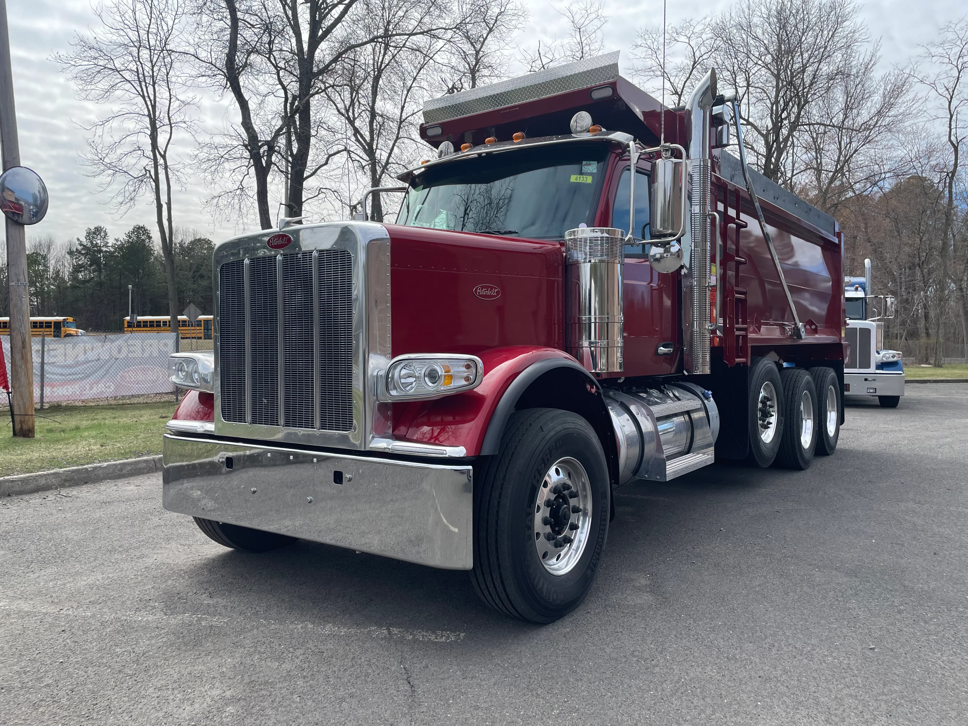2027 Peterbilt 589